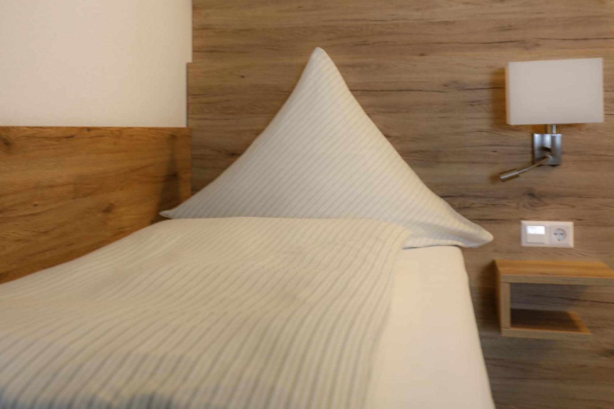 Hotel Adler Nattheim Екстер'єр фото